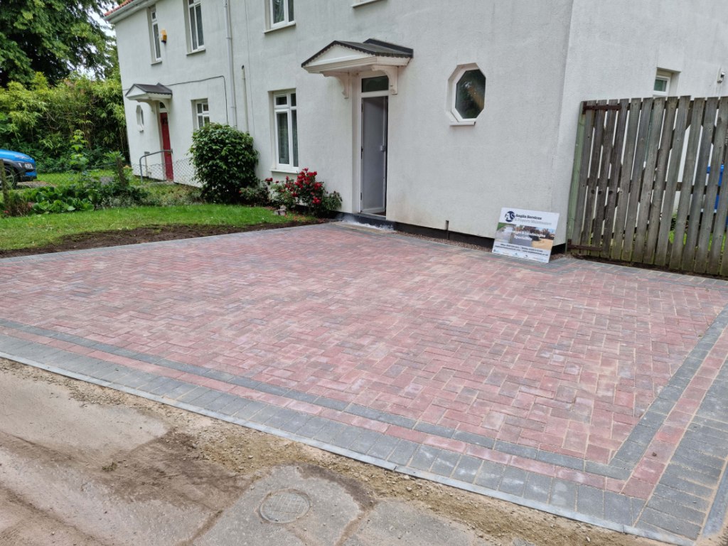 This is a newly installed block paved drive installed by Cranfield Driveways