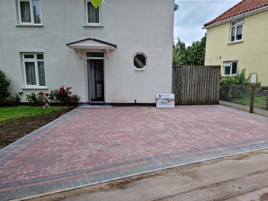 This is a newly installed block paved drive installed by Cranfield Driveways