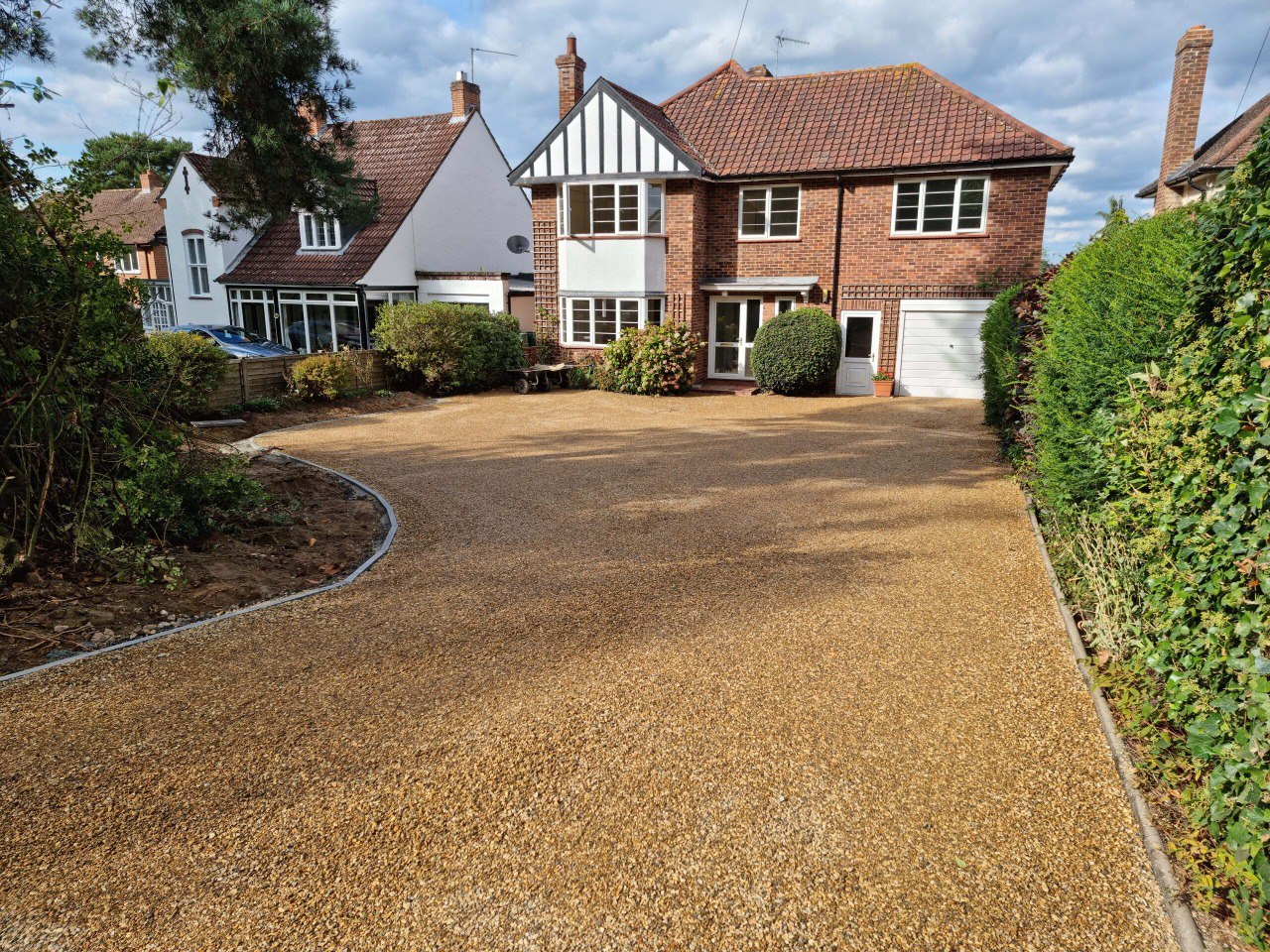 This is a newly installed tar and chip driveway installed by Cranfield Driveways